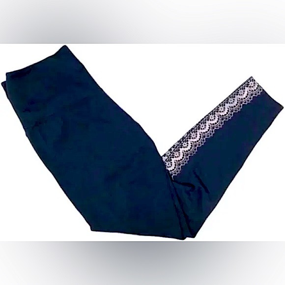 Beyond Yoga Pants - Beyond Yoga 🧘‍♀️Black highrise silky leggings 7/8 -silver side lace -size large